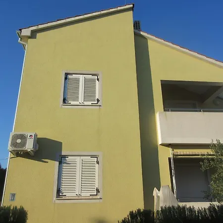 Apartment Luani Zdrelac